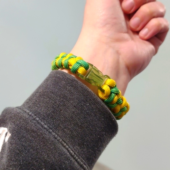 X2 Oregon Ducks team colored Paracord Bracelets. - Picture 6 of 7